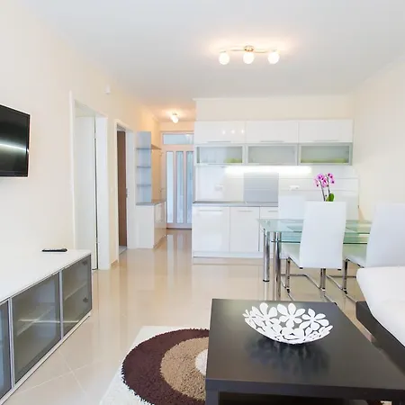 Apartman Riva شقة *